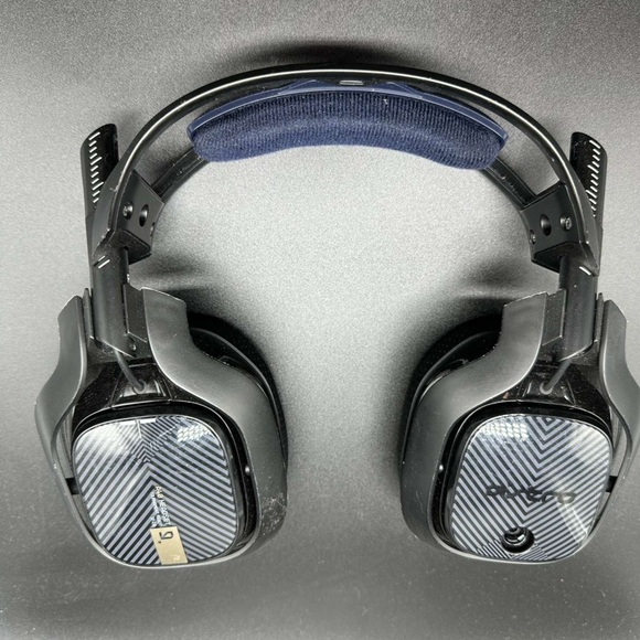 Astro A40's Gaming Headset - Picture 2 of 3